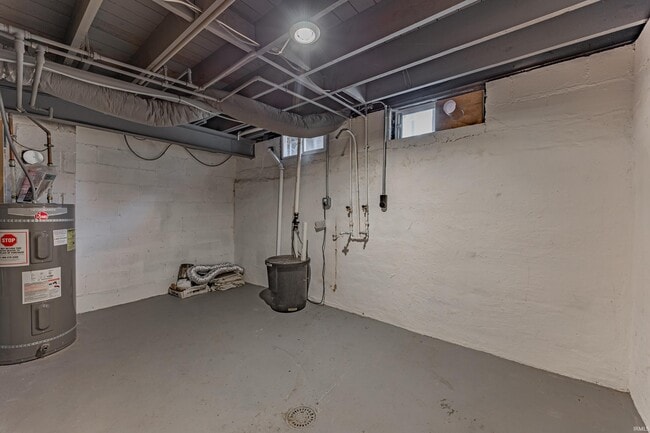 Building Photo - 2216 E Walnut St