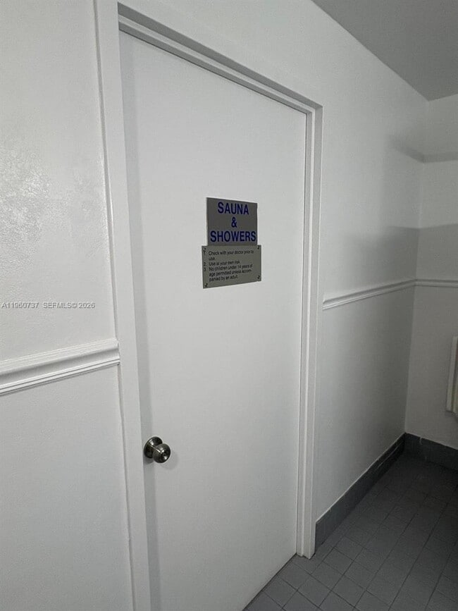 Building Photo - 900 NE 195th St