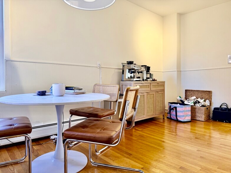 Building Photo - 17 Irving St