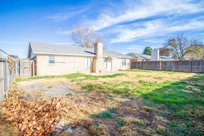 Building Photo - Charming 3 Bedroom 2 bathroom house!!