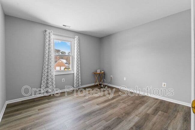 Building Photo - 8009 Frontier Dr