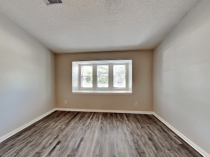 Building Photo - 5121 Parsley Ave