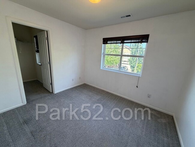 Building Photo - Beautiful 4 Bedroom 3 Bath In The Saddle Creek Community In Fife!