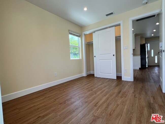 Building Photo - 3753 W 60th St