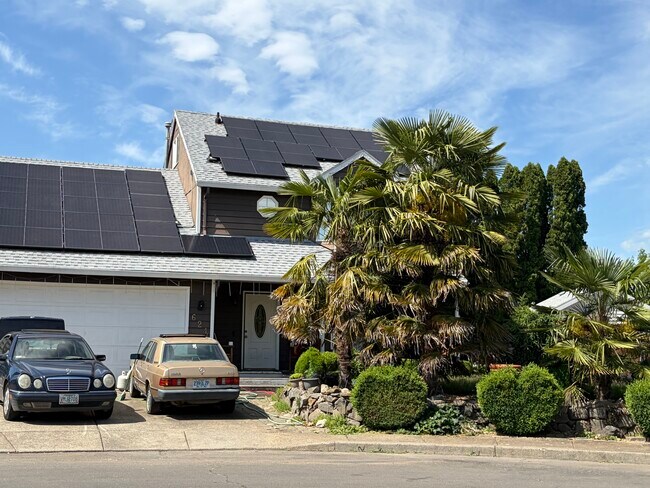 Building Photo - D-1163