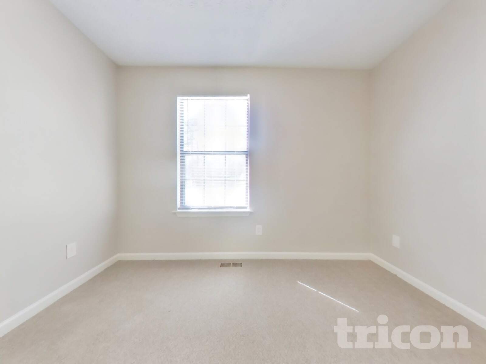 Building Photo - 1515 Olde Oak Dr