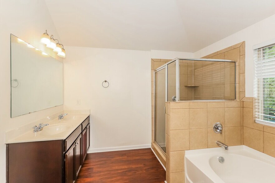 Building Photo - 4782 Brookwood Pl
