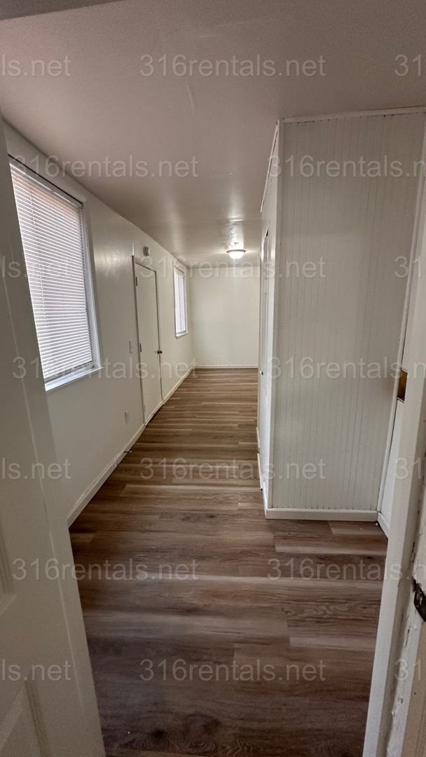 Building Photo - $1000 - 3 bed 1 bath - Single Family Home