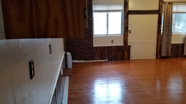 Building Photo - 18 3rd St