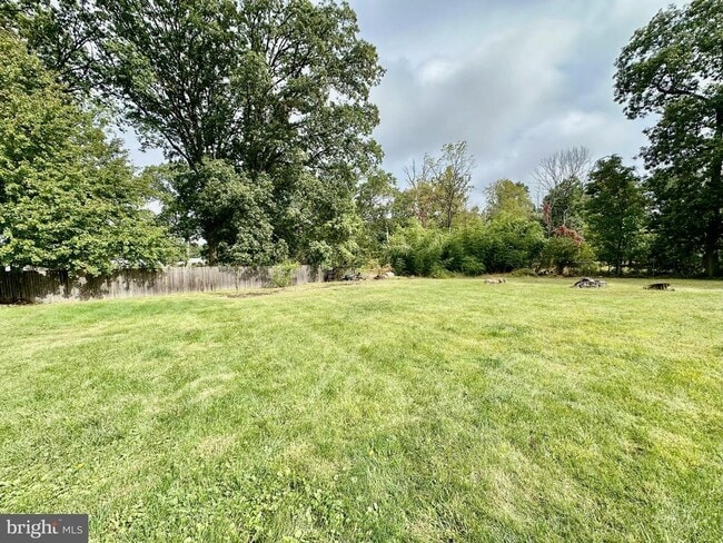 Building Photo - 633 Durham Rd