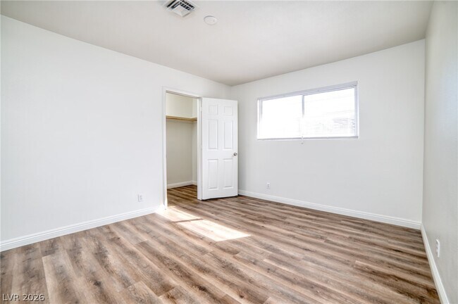 Building Photo - 3556 Ruth Dr