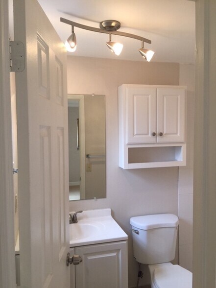 Building Photo - 8500 SW 109th Ave