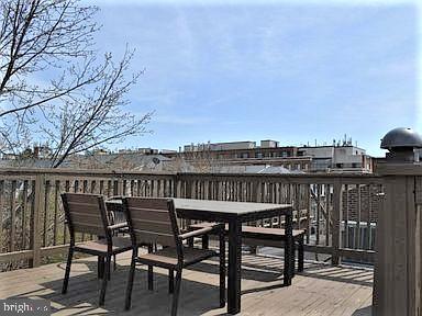 Building Photo - 300 Lombard St