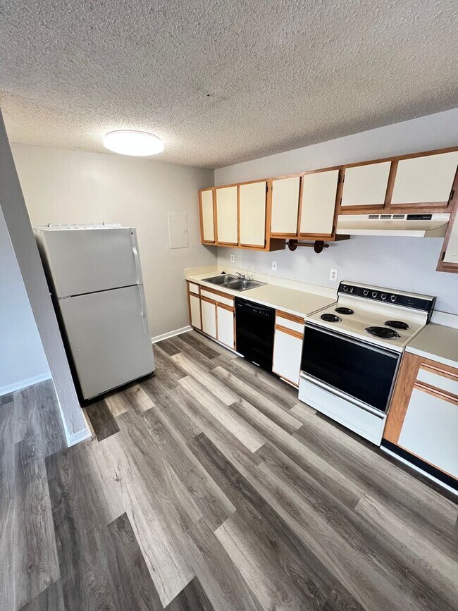 Building Photo - Available Summer 2026 2 BD / 1 BA Condo Walking Distance to FSU!