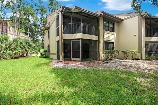 Building Photo - 135 Woodlake Wynde