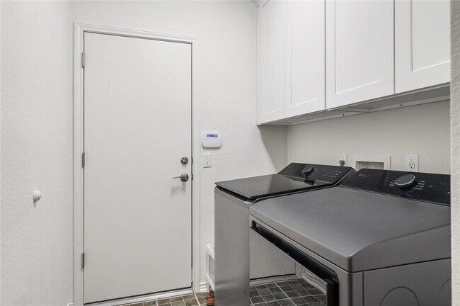Building Photo - 11817 Lake Stone Dr
