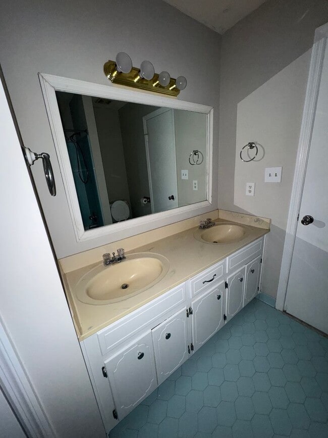 Building Photo - Located in the Heart of Evans