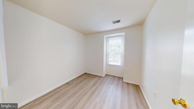 Building Photo - 4477 Holly Ave