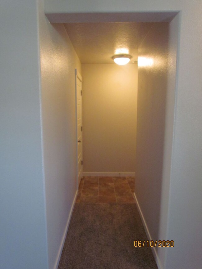 Building Photo - 3 Bed 2 Bath 1622 sqft RV Parking rent fre...