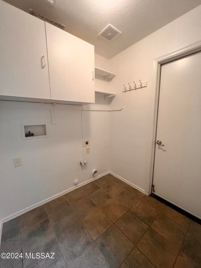 Building Photo - 2875 W Simplicity Dr
