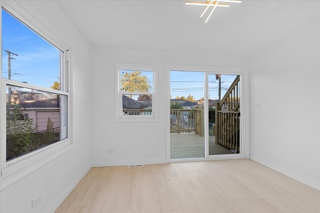 Building Photo - 1335 Marengo Ave