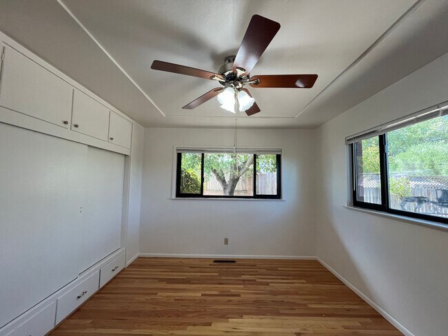 Building Photo - 420 Fairview Ln