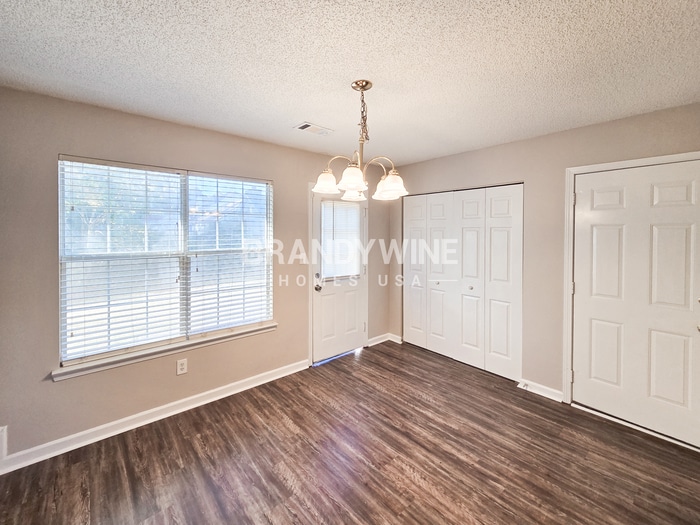 Building Photo - 6747 Saganaw Dr