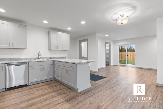 Building Photo - 3 Bed/2.5 Bath Townhome in Medford