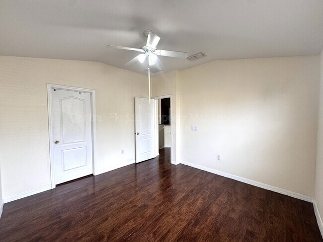 Building Photo - 1985 Estancia Cir