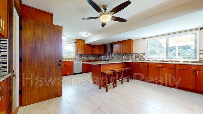 Building Photo - 254A Kuliouou Rd