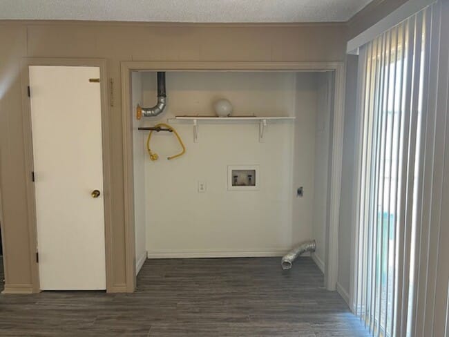 Building Photo - Welcome to your dream home in Russellville...