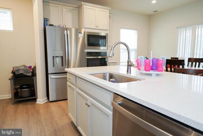 Building Photo - 9305 Mulligan Way