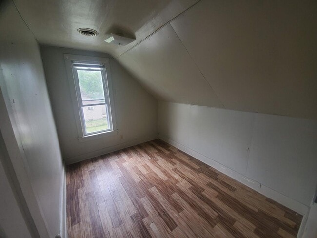Building Photo - 211 E Somo Ave