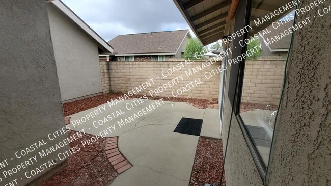 Building Photo - 1696 Carmel Cir E