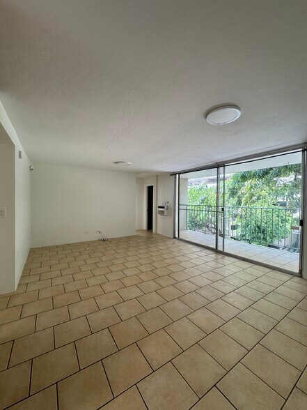 Building Photo - 2355 Ala Wai Blvd