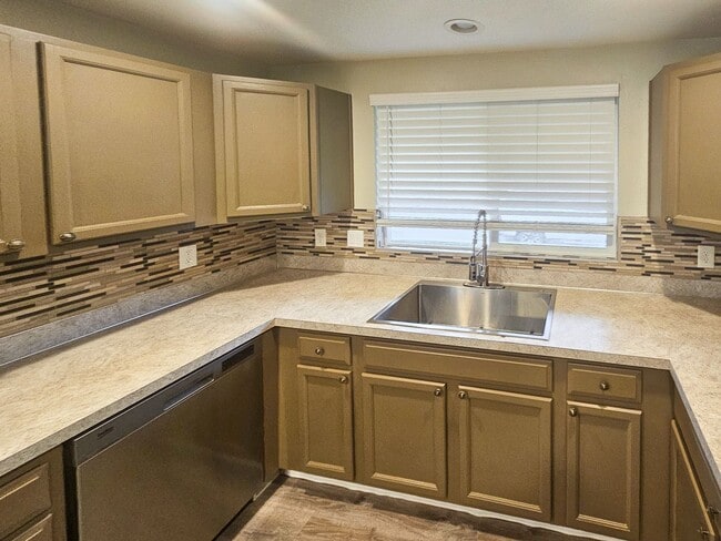 Building Photo - 599 Page Ct