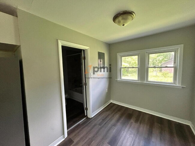 Building Photo - 5030 W Ridge Rd