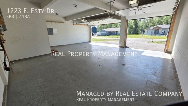 Building Photo - 1223 E Esty Dr