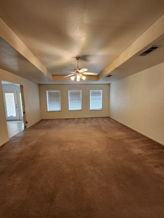 Building Photo - 3/2 Home on 3 acres in West Lampasas