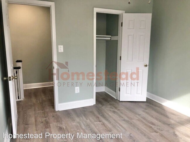 Building Photo - 3 br, 1 bath House - 301 Greenway Ave