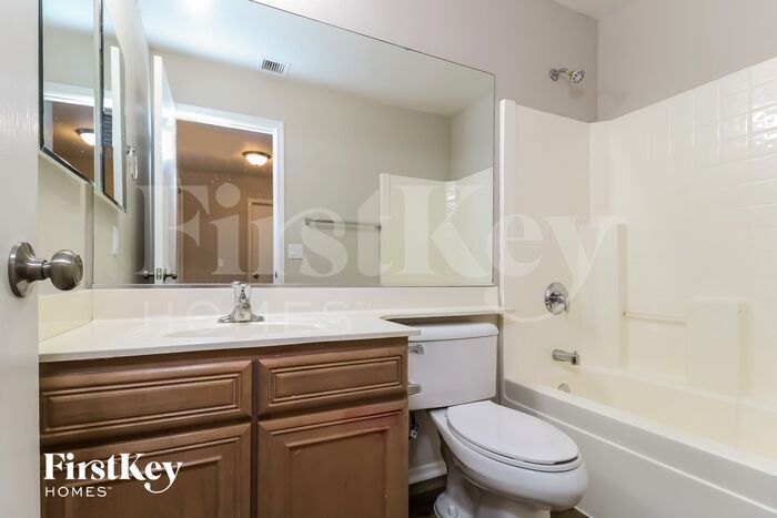 Building Photo - 6684 S 258th Dr