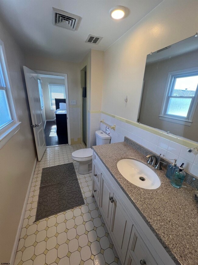 Building Photo - 239 N Derby Ave