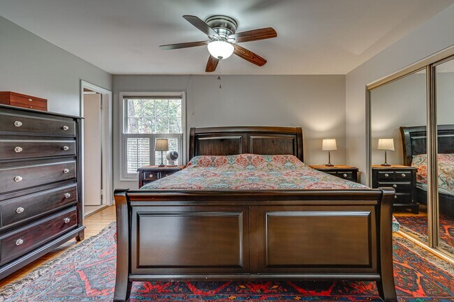 Building Photo - Charming 4 Bed SFH in Alexandria!