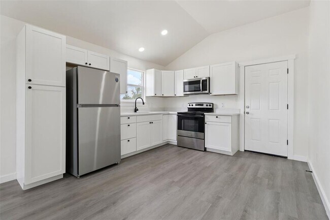 Building Photo - 1087 Schubert Ln