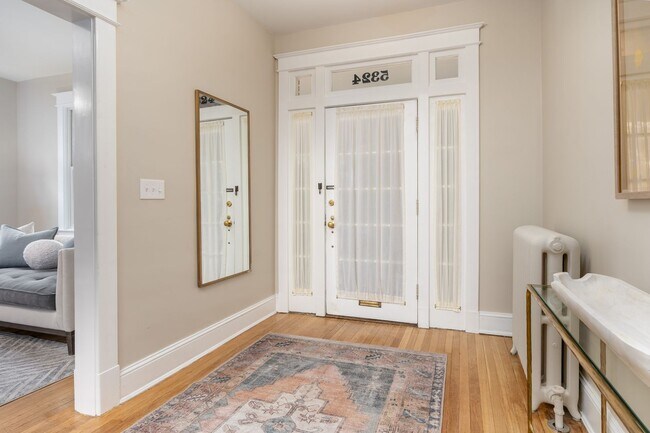 Building Photo - Charming Townhome | 5 Bed | 3.5 Bath | 3,300 Sf | Covered Front Porch & Large Fenced-In Backyard ...