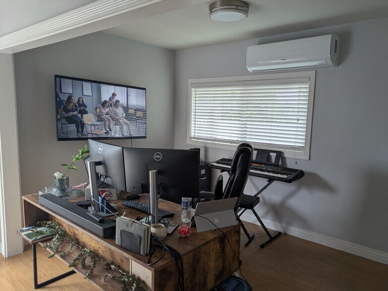 Building Photo - 213 E Park St