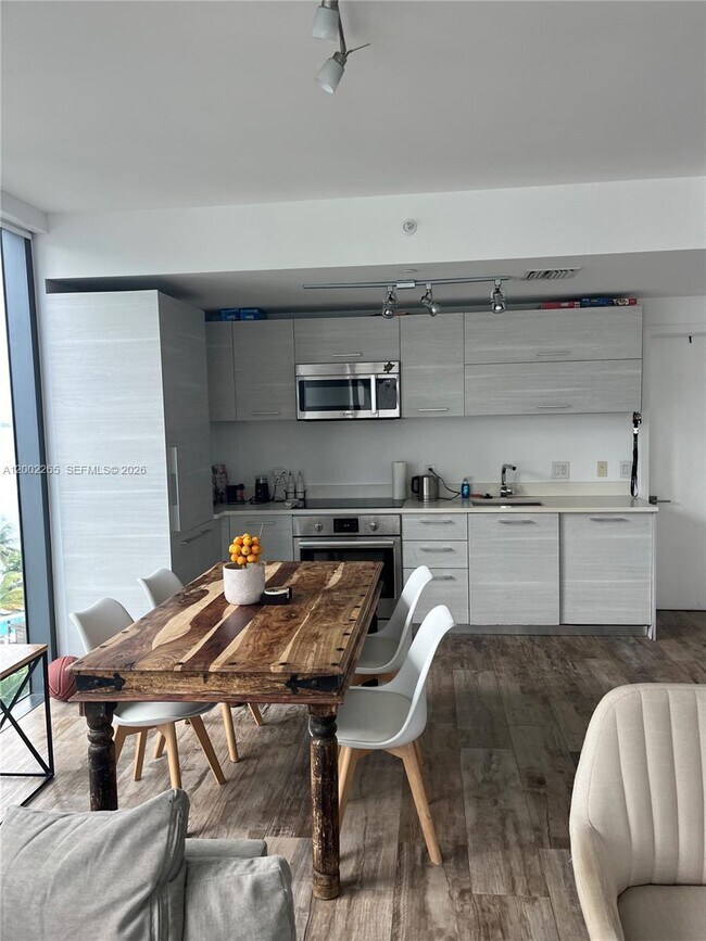 Building Photo - 650 NE 32nd St