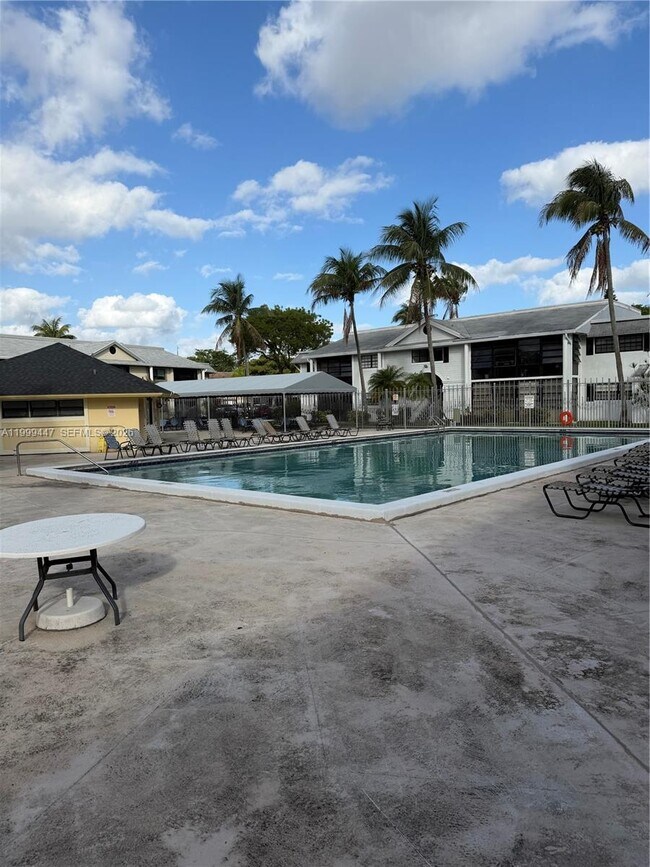 Building Photo - 823 NE 199th St