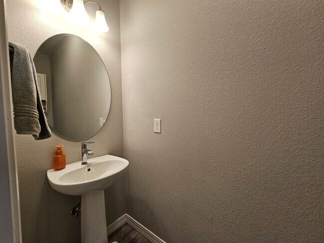 Building Photo - Beautiful 5-bedroom, 5-bathroom home in the desirable Banning Lewis Ranch community!
