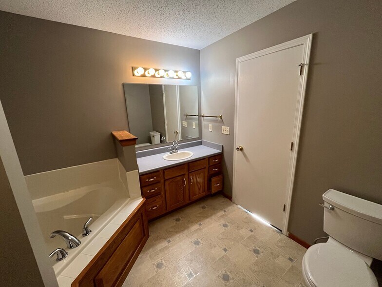 Building Photo - 7633 Irwin Pines Ct